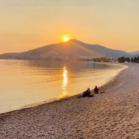 Glücks-griff Im Bečići Sunset, B1l1 Budva